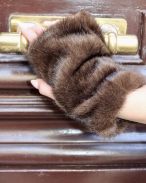 Manchette Fausse Fourrure Chocolat – Accessoire Élégant & Tendance